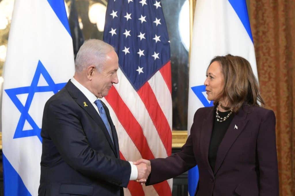 WASHINGTON DC, UNITED STATES - JULY 25: (----EDITORIAL USE ONLY - MANDATORY CREDIT - 'AMOS BEN-GERSHOM / GPO / HANDOUT' - NO MARKETING NO ADVERTISING CAMPAIGNS - DISTRIBUTED AS A SERVICE TO CLIENTS----) Israeli Prime Minister Benjamin Netanyahu (L) meets US Vice President Kamala Harris at White House in Washington D.C., United States on July 25, 2024. (Photo by Amos Ben-Gershom (GPO)/Handout/Anadolu via Getty Images)