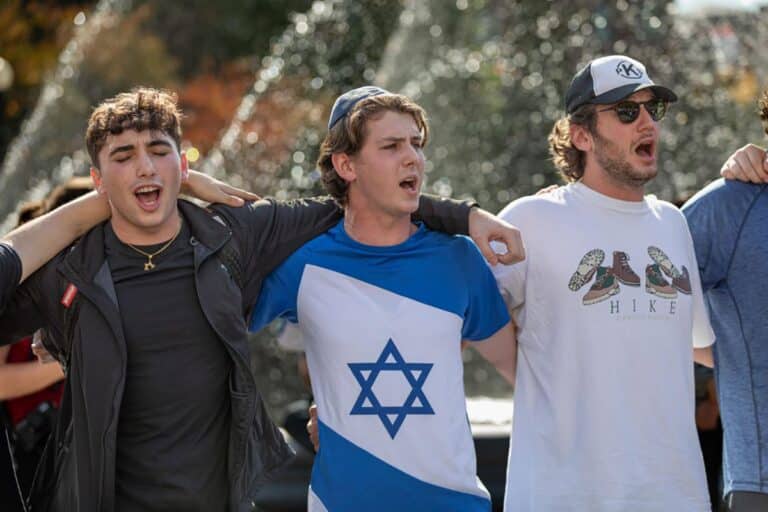 Jewish college students sing arm-in-arm during a counter-protest as students call for a ceasefire in Gaza on October 25, 2023. (Photo by Michael Nigro/Pacific Press/LightRocket via Getty Images)